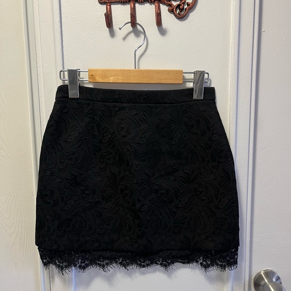 Beautiful high waisted lace skirt from top shop with lots of texture! - Picture 3 of 3